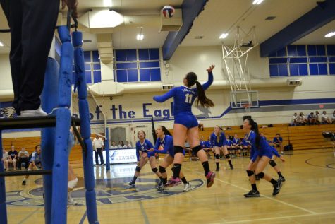 Girls Volleyball Gains Decisive Win over Leland in First Home Game