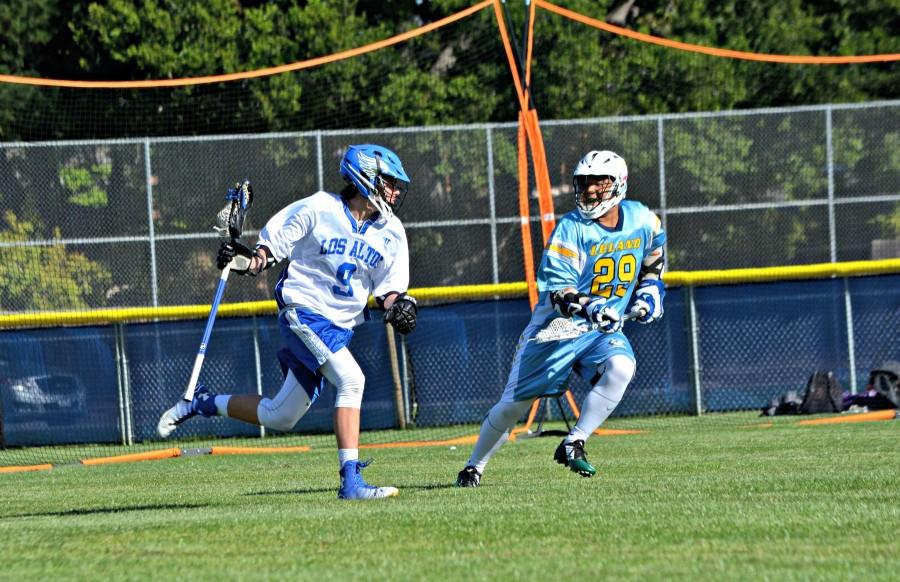 Junior Ryan Young runs with the stick. Photo by Kunal Pandit.