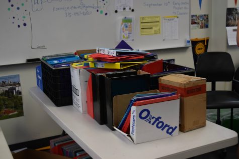 Safeway Gives Supplies to LAHS