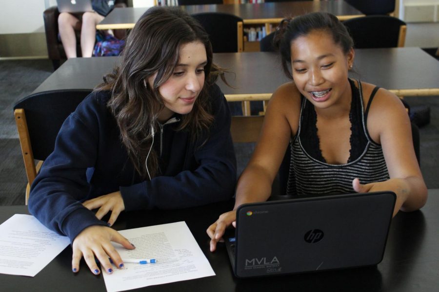 Writing Center tutor junior Portia Pliam discusses a paper with junior Eden Weitzman. The Writing Center is now open to help students with writing assignments in all subjects at any point in the writing process. Marie Godderis.