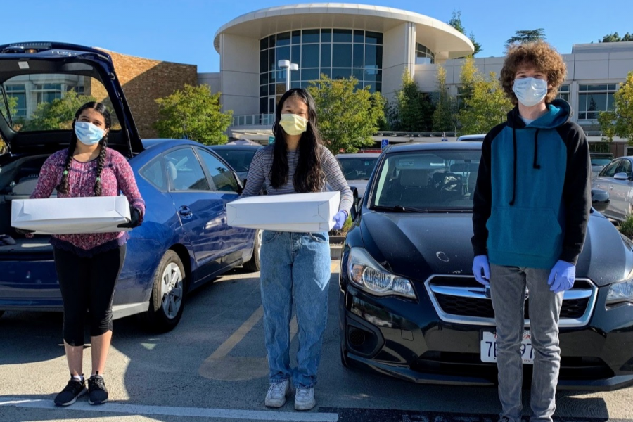 Rising senior Shivani Mandalaparthi, Class of 2020 graduate Allison Lee, and rising senior Jackson Van Vooren volunteer to purchase and deliver meals to frontliners working locally and at hospitals beyond the Bay Area. By partnering with various small businesses and franchises, they have been able to donate hundreds of meals and cards in cooperation with the rest of the Food For Frontliners (FFF) team.