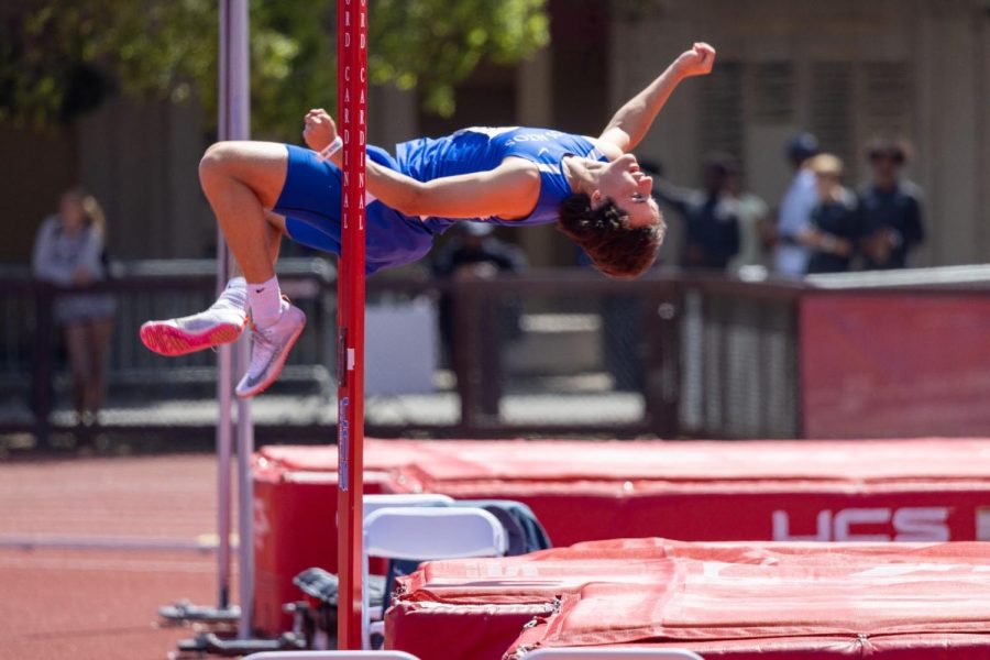 Zach Fagin clears the bar during the high jump at the 2022 Stanford Invitational on Saturday, April 2.