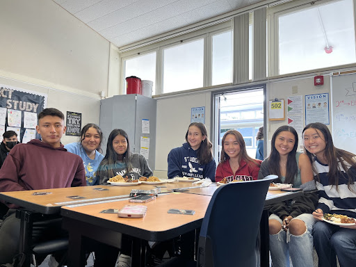 The English Learners Development (ELD) mentors program hosted a lunch on Friday, November 4 to promote community and build connections, inviting students from the Associative Student Body (ASB) and Student Community Leaders (SCL).