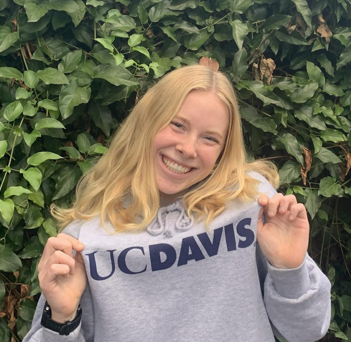This November, senior Maddy Randall committed to Division I cross country and track at the University of California, Davis. For the past couple of years, Maddy has contributed to the varsity girls cross country teams success at CCS and state championships. 