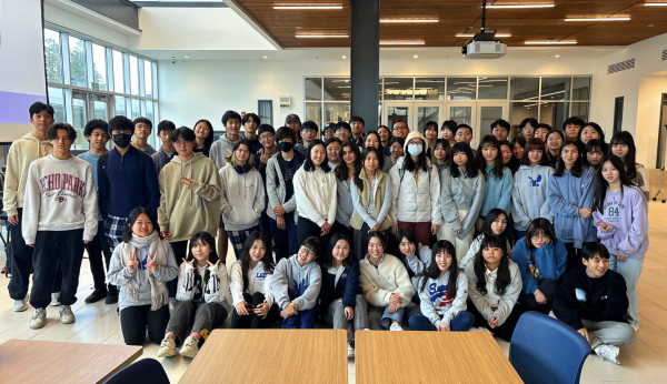 LAHS Mandarin III and Twin Oaks students pose together for a group photo.