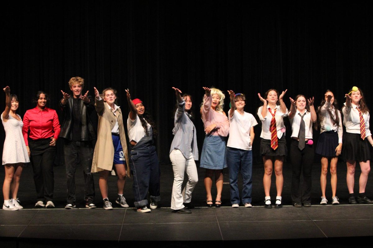 The Broken Box class thanks the crowd after the show. 