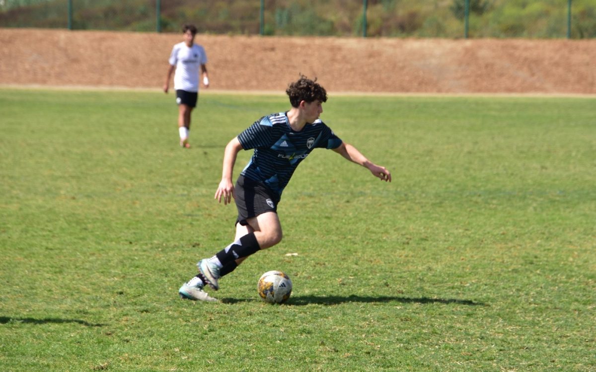 Senior Idan Garten recently announced his commitment to play DIII soccer at Carnegie Mellon University. For almost 10 years, Idan has been the top scorer for his club team and has cultivated a family of teammates. 
