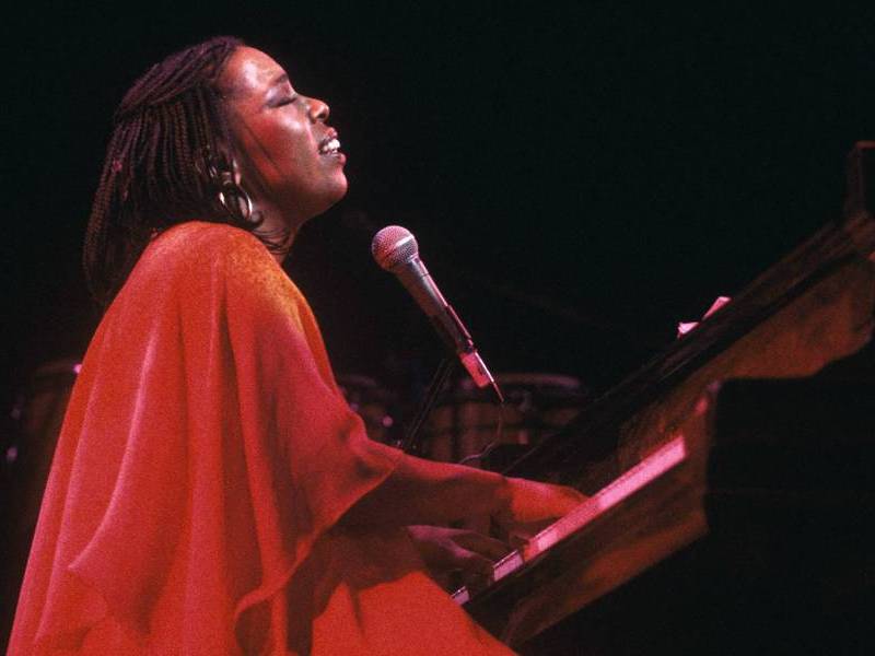 Grammy-winning soul and R&B singer Roberta Flack plays piano as she sings, leaving the audience breathless. She died from cardiac arrest on February 24, 2025 at age 88.